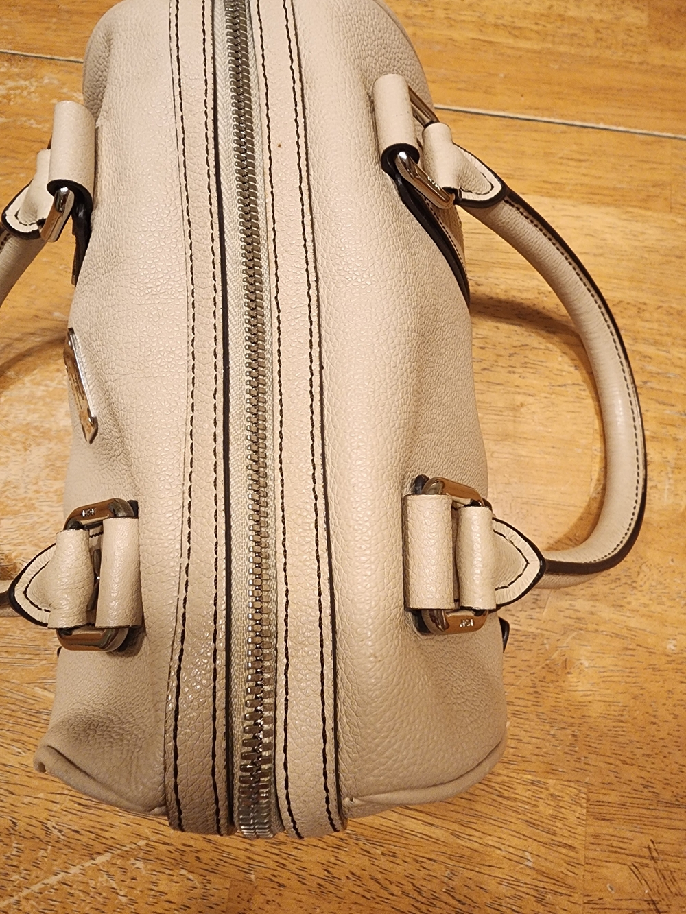 MCM cream leather Boston satchel featuring silver-toned hardware - Picture 12 of 16